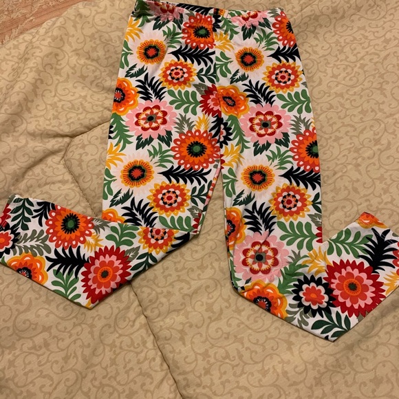 crown & ivy Other - 🛍 Crown & Ivy colorful leggings - size M(8-10)